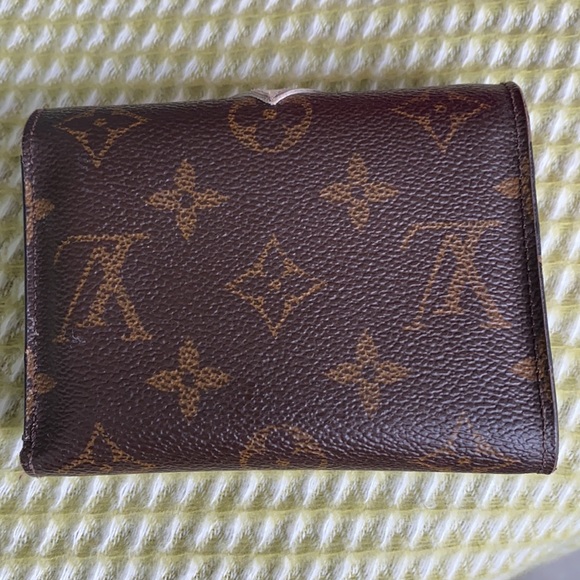 Louis Vuitton Monogram LovelyBird Victorine Wallet - Picture 6 of 15